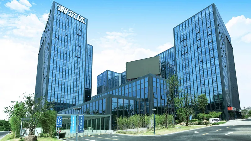 “光”爱未来 | 利尔达再次捐赠智慧教室护眼灯具,获济南市表彰