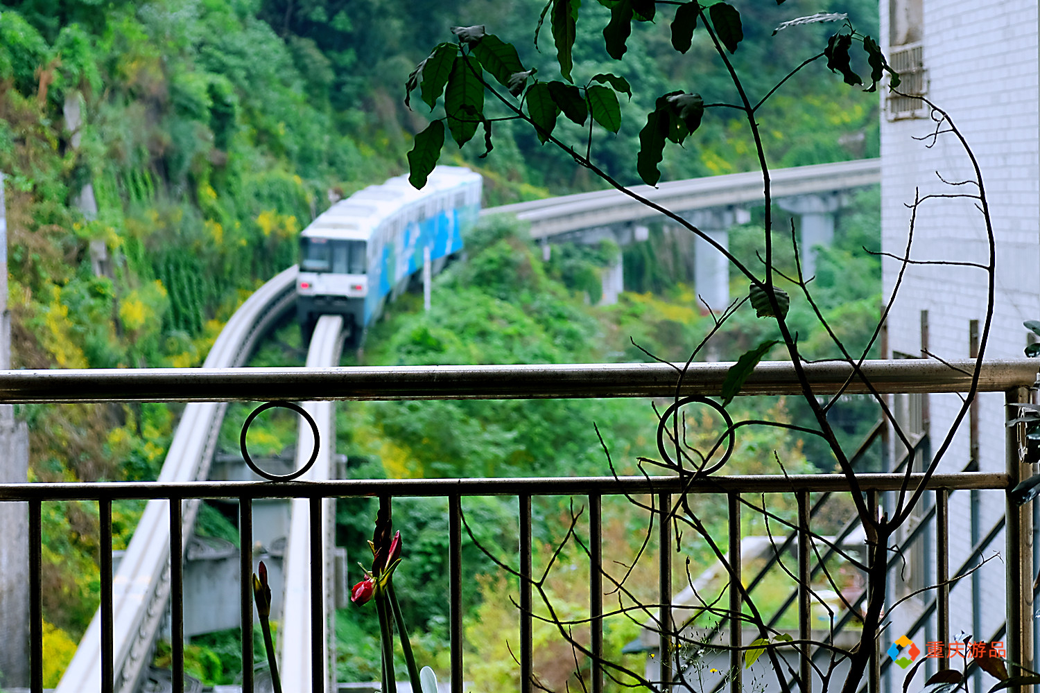 重庆李子坝轨道列车噪音扰民吗？实测18楼民宿，汽车声音更大