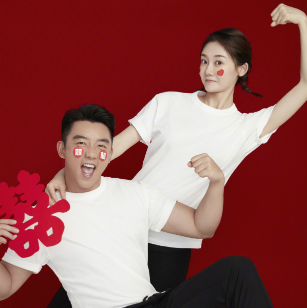 郑恺苗苗官宣结婚，结婚照上孕肚成谜，网友评论跑偏