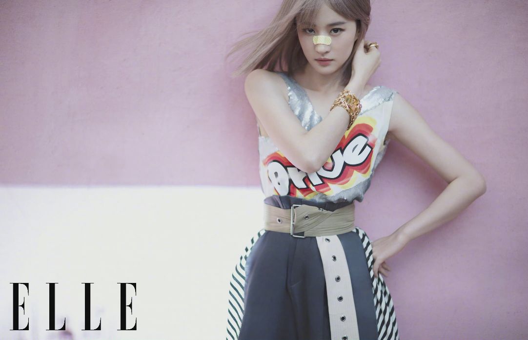 Liu Yifei is brand-new modelling of hair of 2 dimension pink is ascended " Elle " in March print cover exposure sweet Sa