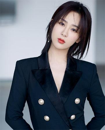 杨紫粉丝与摄影师掀争端，被指拍照呆滞杀熟，