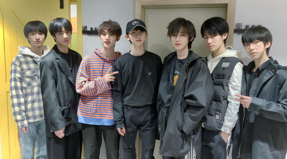 什么|郭敬明上楼了什么状况？丁程鑫马嘉祺竟同框 时代少年团是要出大招吗？