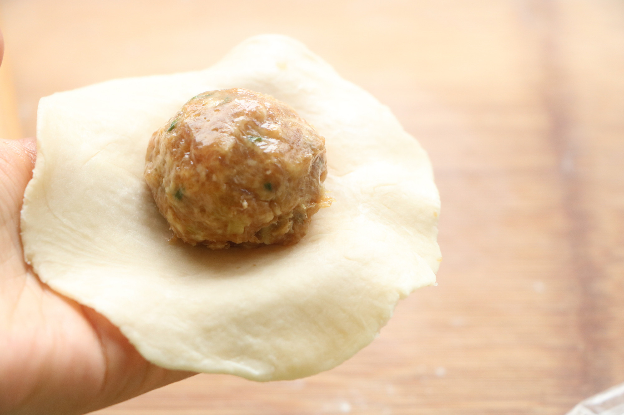 中式月饼最爱这款，层层酥脆，鲜嫩多汁，做给家人吃，老少皆宜