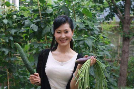 她是著名歌曲家，丈夫婚内出轨遭背叛，二婚嫁