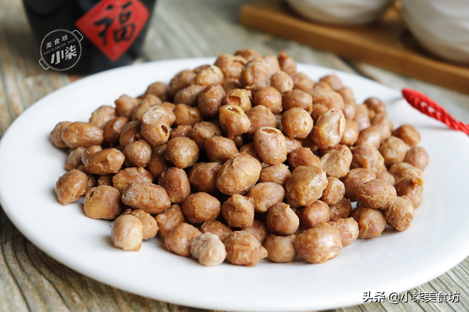 花生里打2個雞蛋，老式做法教會你，年夜飯吃著香，下酒必備