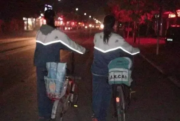 这套专治早恋校服设计,让你怀疑人生