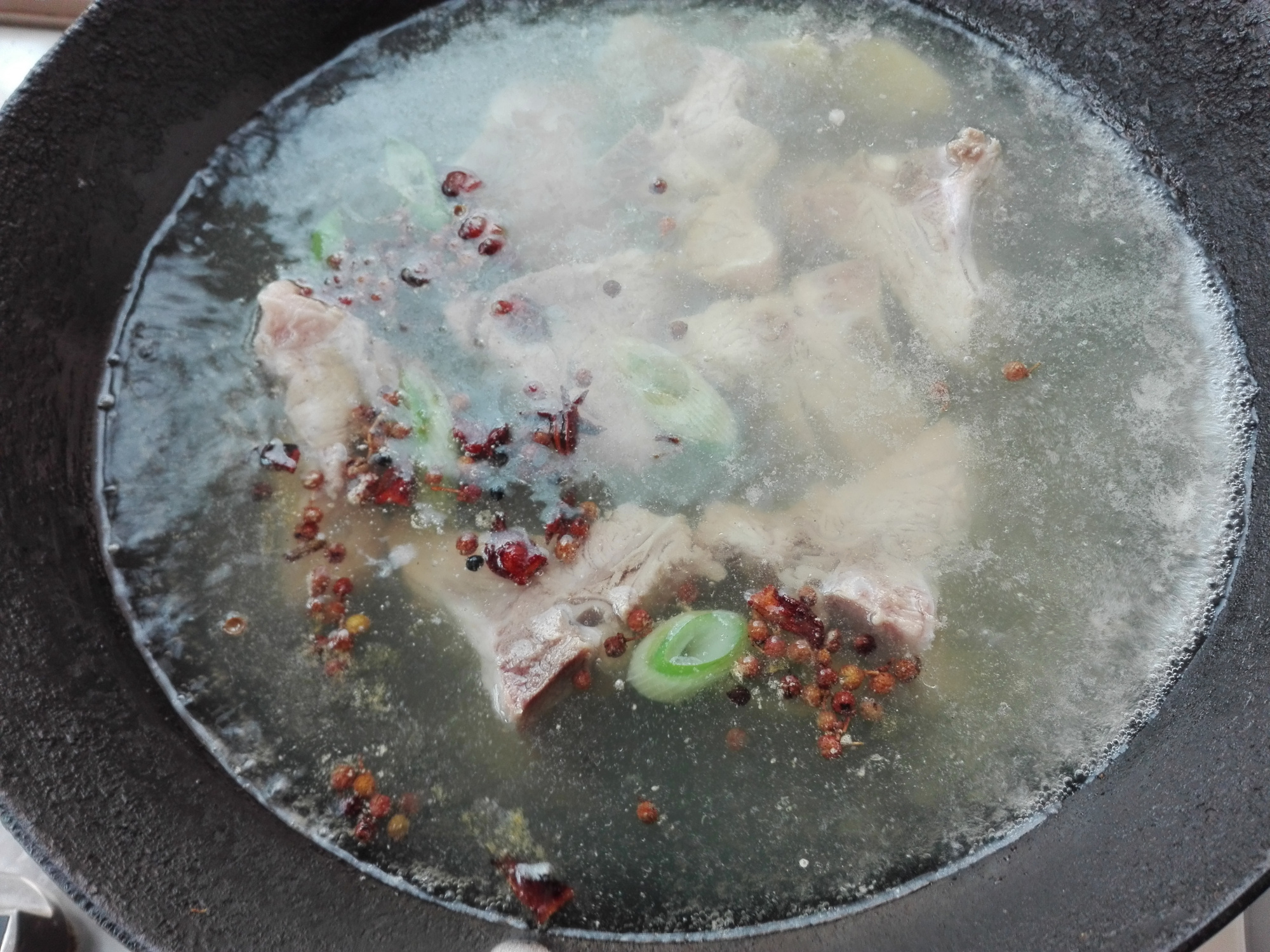 排骨和它是绝配，切成块锅中一煮，汤浓肉香无腥味，营养高又解馋