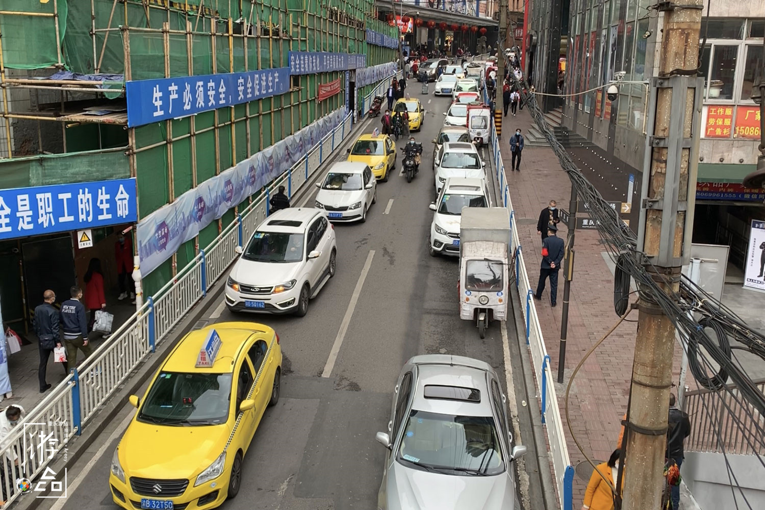 重庆朝天门万象：与时间赛跑，午餐在路上，也在汽车的后备箱里