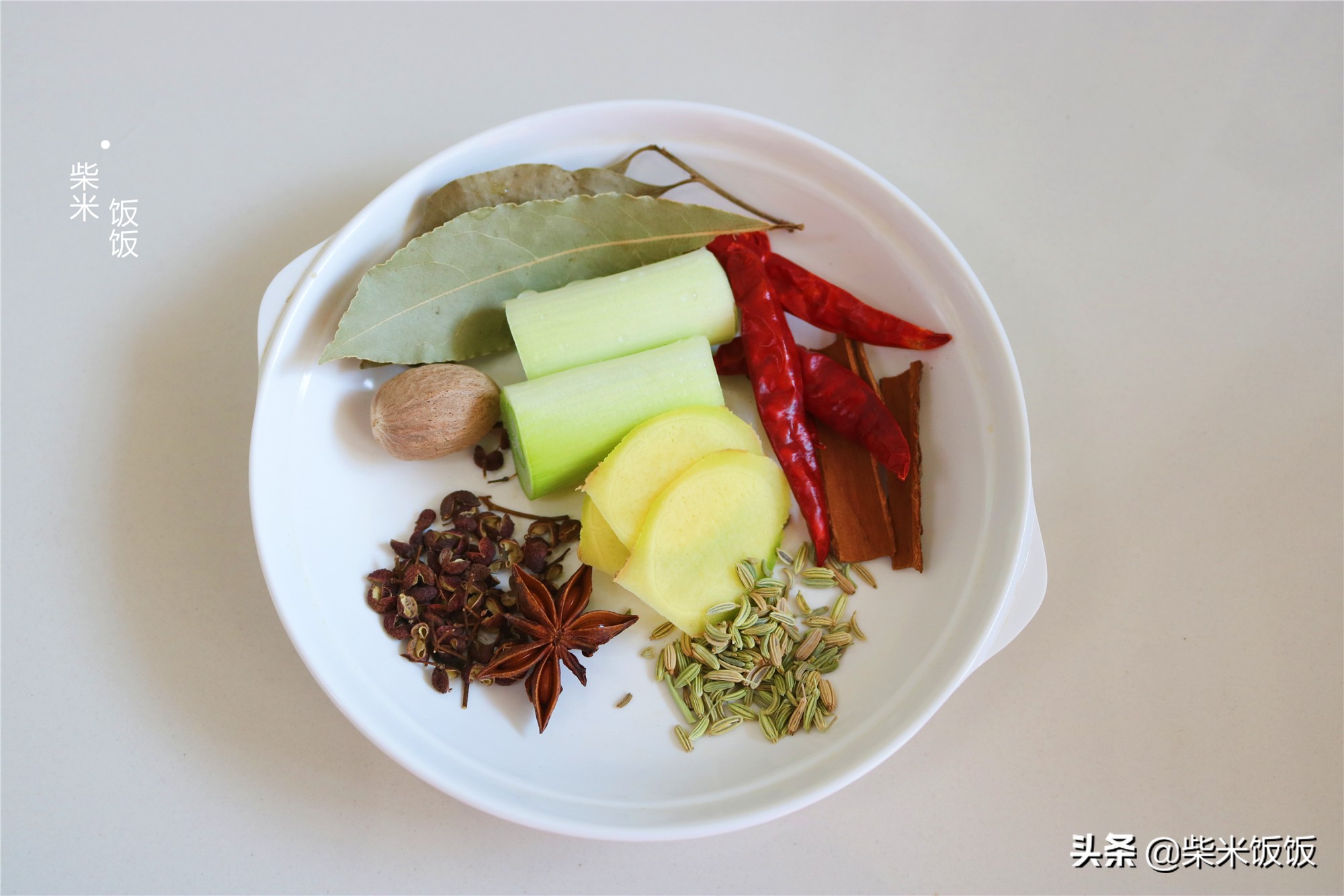 夏天吃肉，这个做法太省事了，丢进锅里不用管，时间一到满屋飘香