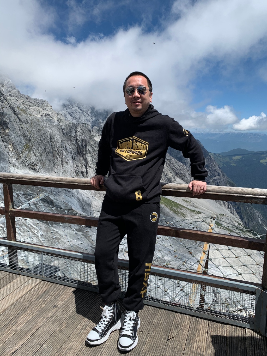 发文|华晨宇堂哥发文疑回应华晨宇隐婚生子 网友：表情包暴露真相了