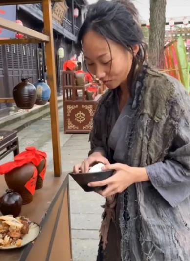 &quot;贝勒爷&quot;邵雨轩被嘲又丑又土，真实身份