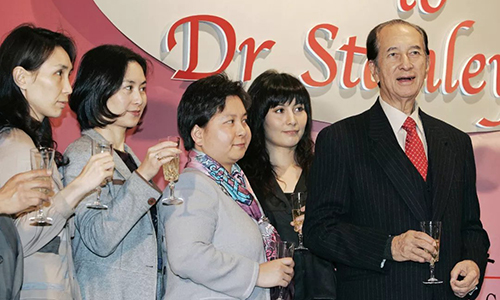 “赌王”何鸿燊 仅靠药物“续命”？子女夺权矛