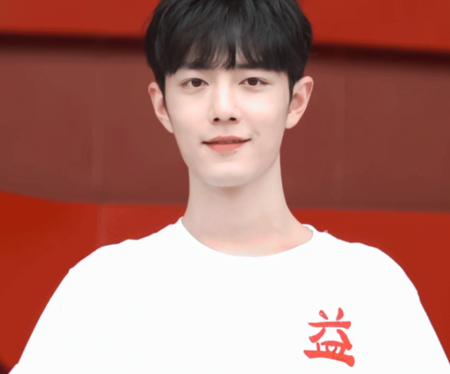 肖战呼吁每天捐款上百块，真以为粉丝的钱是大风刮来的？