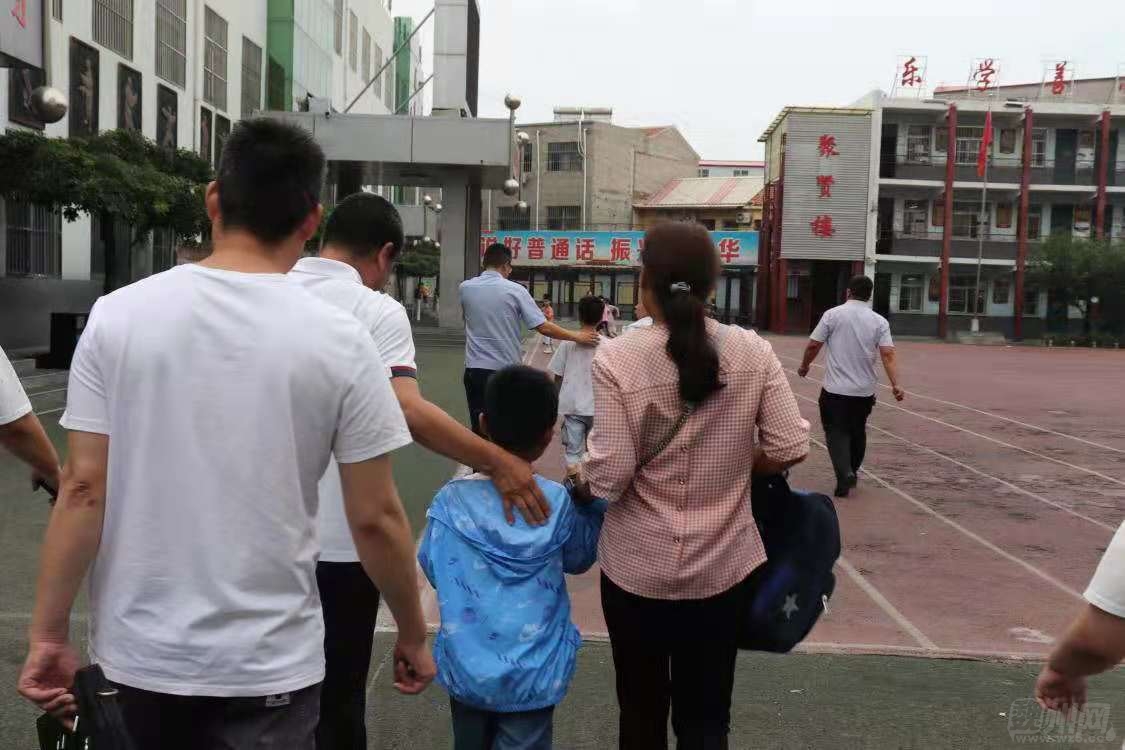 邯鄲魏縣“魏愛”助學計劃到魏縣第二小學進行助學幫扶
