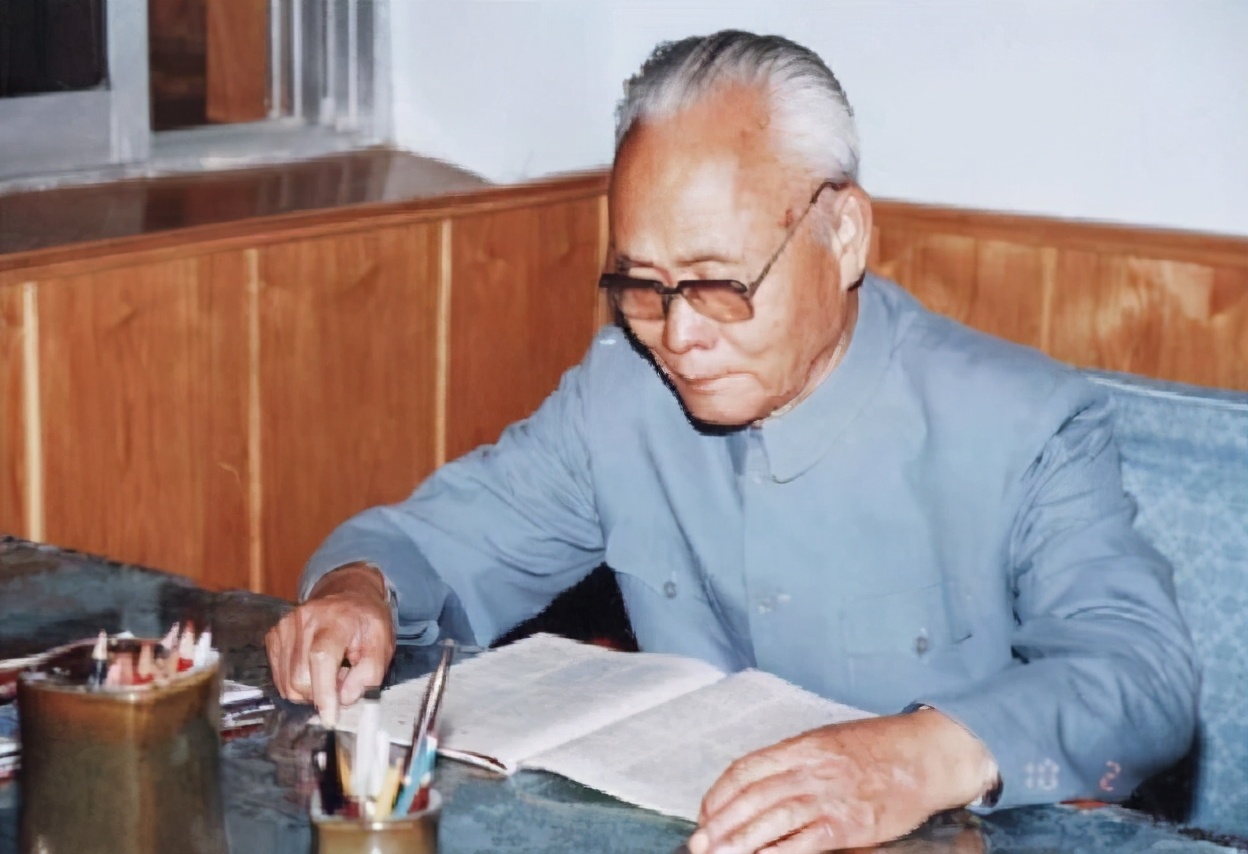 杜义德：击毙王近山战马，68岁坐镇西北，邓小平