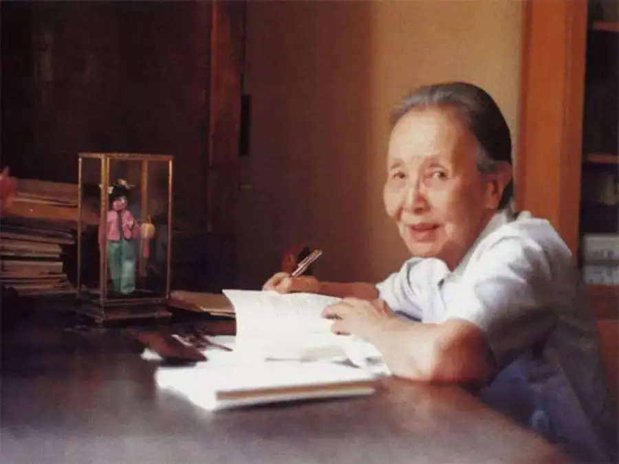 小时被父母宠大，婚后56年幸福 冰心的一生让我羡慕了！
