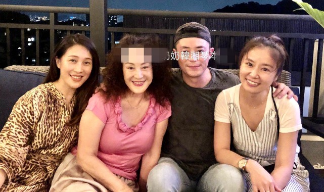 霍建华心如带女儿聚会，陈建州在现场拍余文乐意外曝光小海豚正面