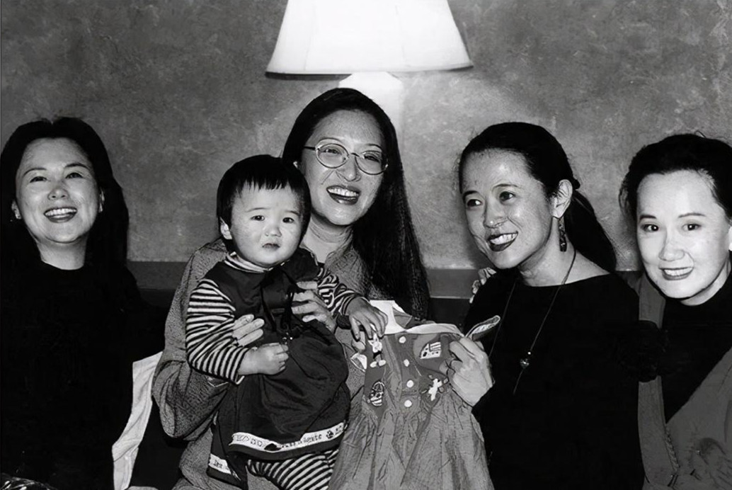 與李敖離婚後，美人胡茵夢42歲未婚生女，女兒身世在台灣謠言四起