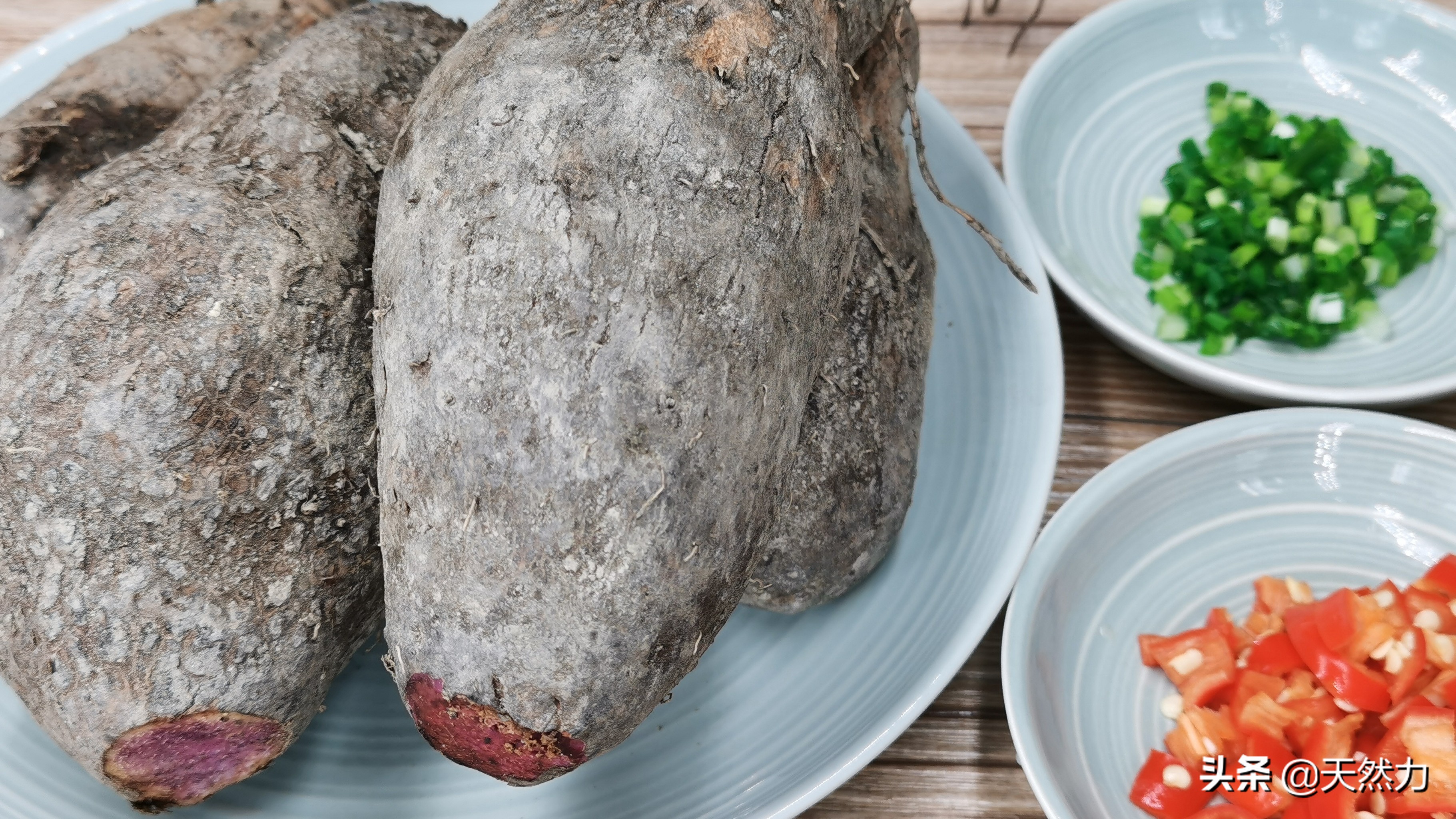 A nutritious and delicious home-cooked dish, the recipe is simple and easy to learn, the vegetarian fried purple potato is fragrant and floury