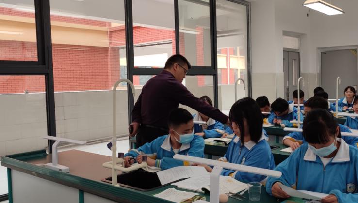 六盤水市十七中學(xué):強(qiáng)化功能室建設(shè)(圖3) 六盤水市十七中學(xué):強(qiáng)化功能室建設(shè)(圖3)