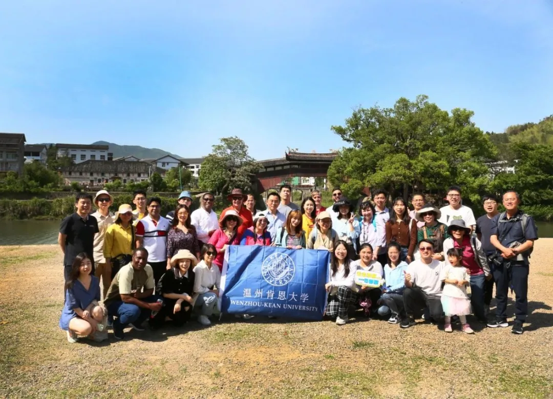 温肯组织近百名中外教师开启“寻温”之旅