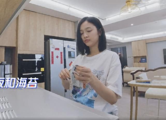 Wu Xuanyi appeared without makeup, and the blessing without makeup ...