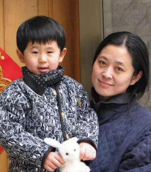 倪萍的坎坷情史，一生5个男人，只有郭达和陈凯歌最让她刻骨铭心