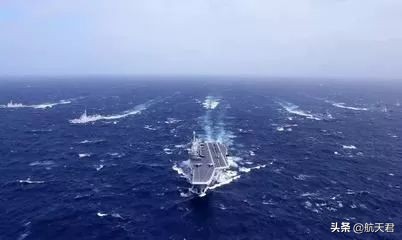 最后一艘051驱逐舰退役！17吨黄金换一艘战舰的日子，一去不返