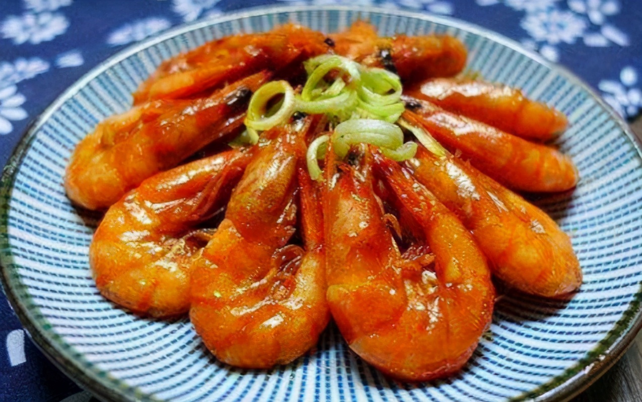 做油燜大蝦，記住2個技巧，蝦肉不腥香味濃味道好，教您正確做法
