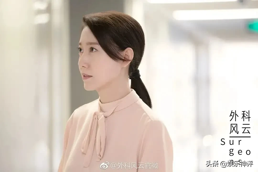 嫌老公没钱出轨离婚，又因钱谄媚前夫，这个“渣女”怎么没人骂