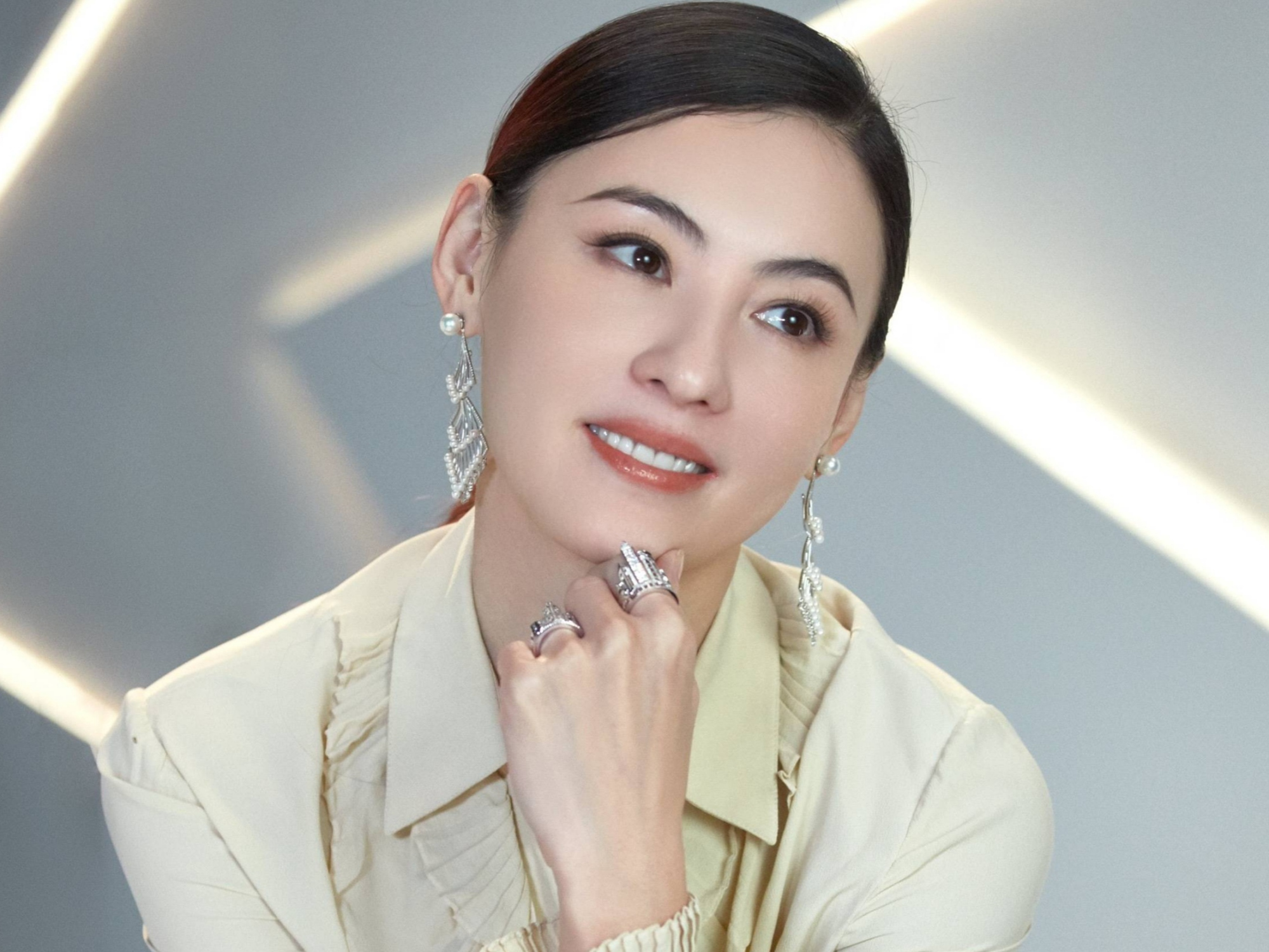 谢霆锋、陈小春、张智霖等定居内地，老牌港星直言逃离香港的辛酸