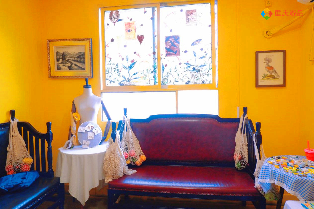 重庆的小众集市商铺，洛可可与巴洛克的结合，顾客只拍照不购物