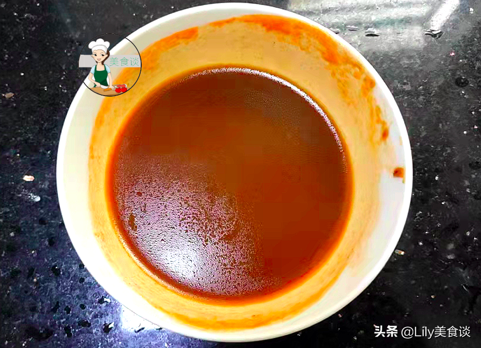 秋天，这菜三天两头必做，蒸熟淋酱汁，不放肉也香，秋天吃特养人