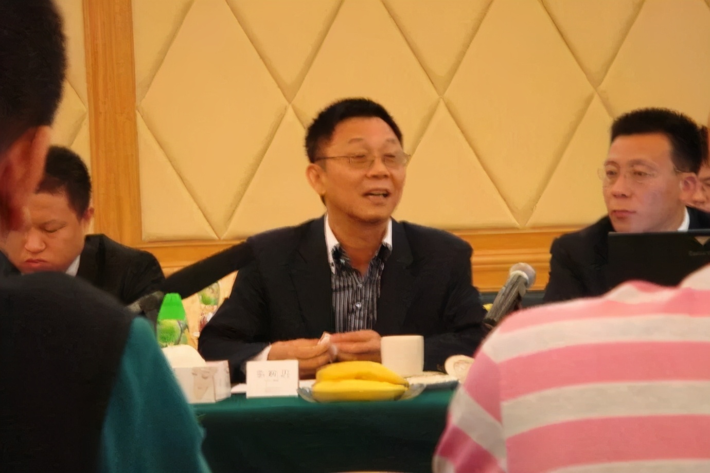 中山首富邓颖忠：500元起家，力压清风维达的中国“纸巾之王”