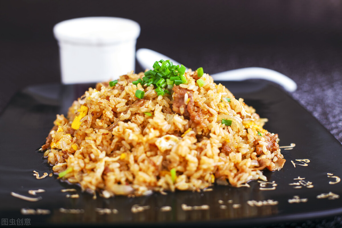 醬油炒飯時，多加1個步驟，米飯粒粒分明，賣相好又入味