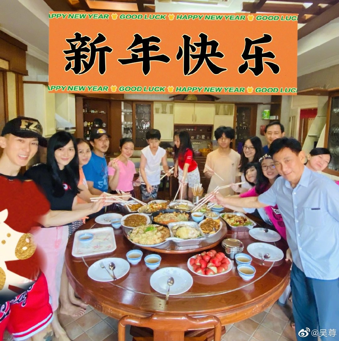 吳尊喜歡給子女講​​睡前故事，max和neinei長大了還和爸爸一起睡