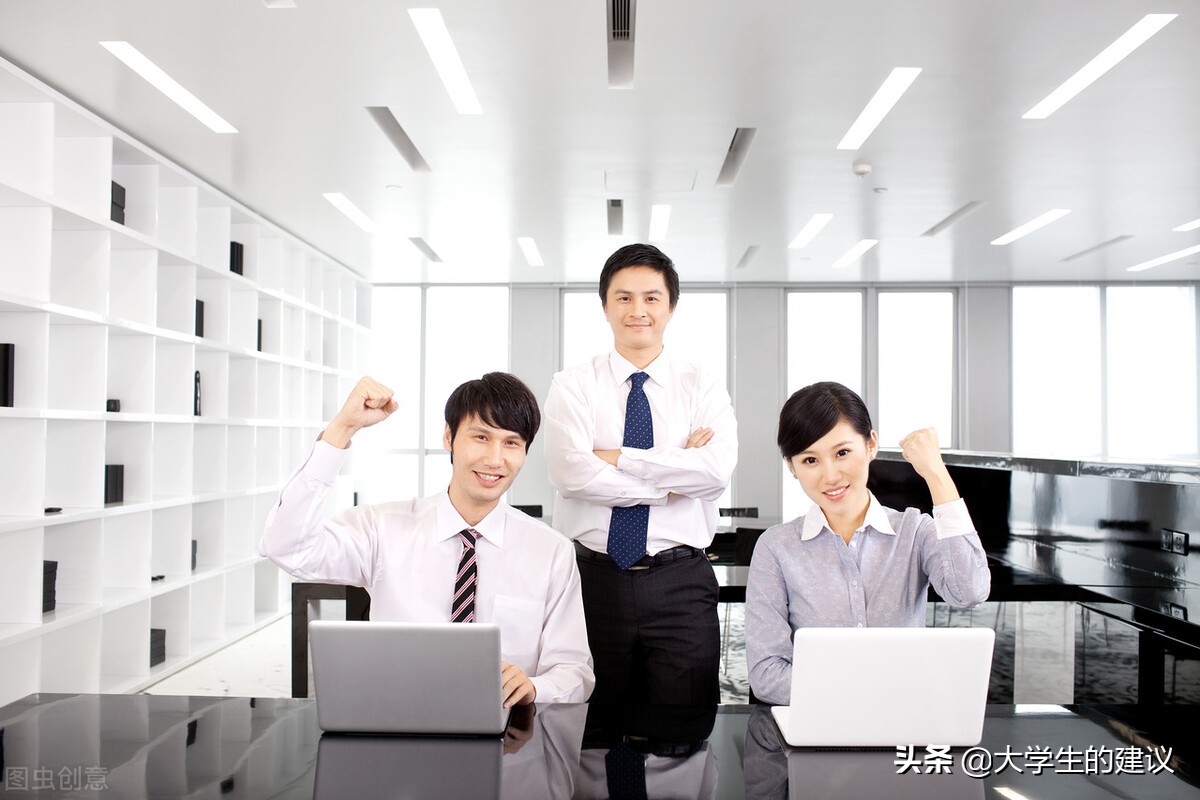 The meaning of whitecollar, bluecollar, and pinkcollar and when they