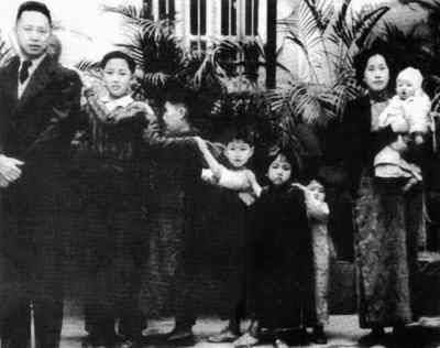 叶挺夫妇空难牺牲后，后人结局：次子成将领，