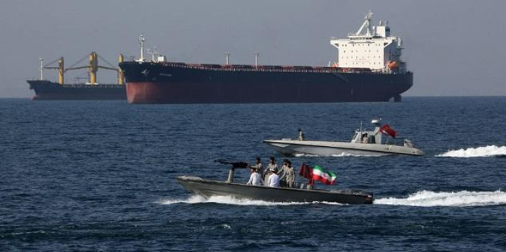 美国又来当\"强盗\"，妄想阻拦伊朗油轮，