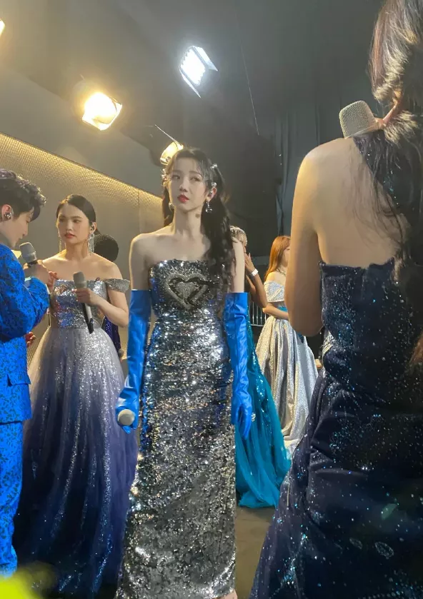 娱乐圈塑料姐妹情:钱可以一起挣,饭可以一起吃,但老娘必须最美