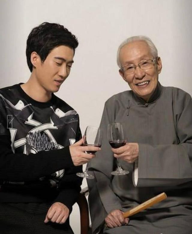相声演员牛群，离开冯巩的21年里，他都去干什么