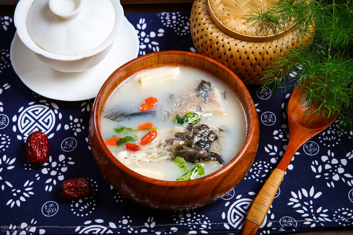 How to make crucian tofu soup iNEWS