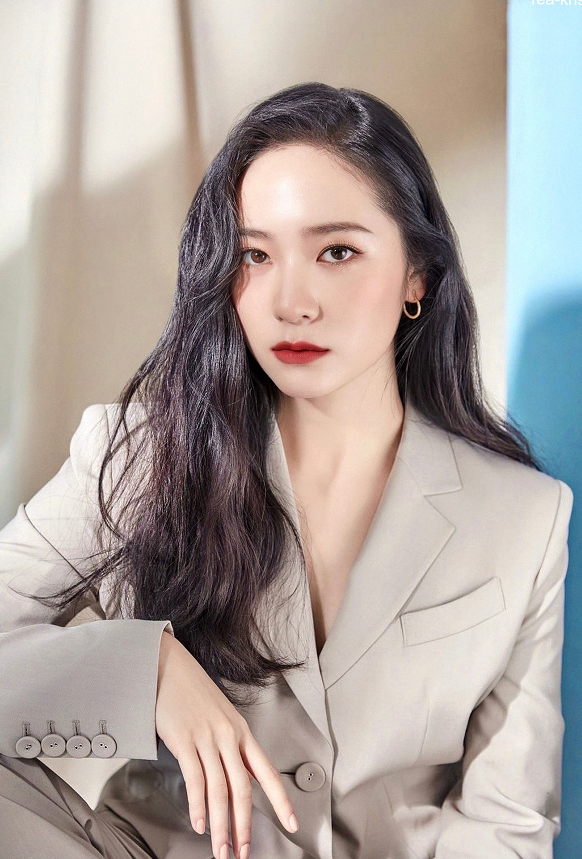 回应|郑秀晶与SM解约 SM回应正在讨论续约居然还谈续约？