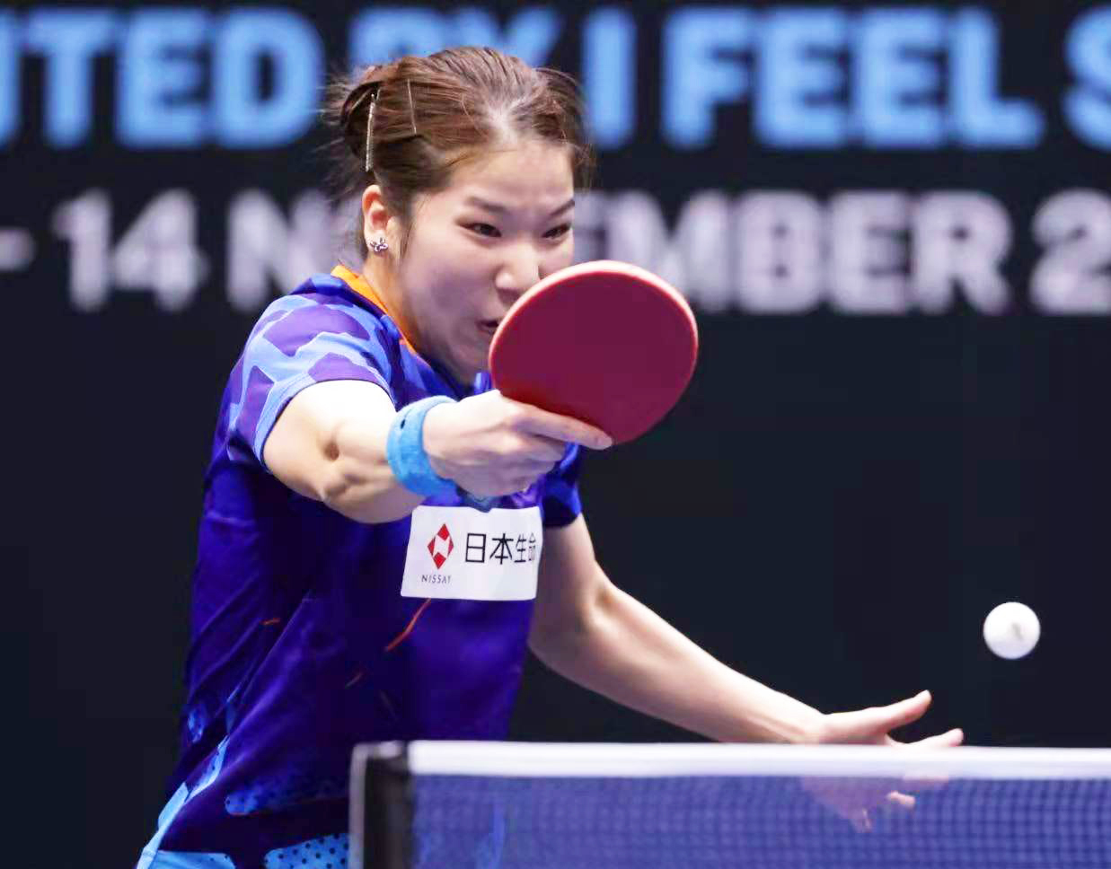 Scream for scoring, throw the ball behind, and don't shake hands if you lose!Japanese table