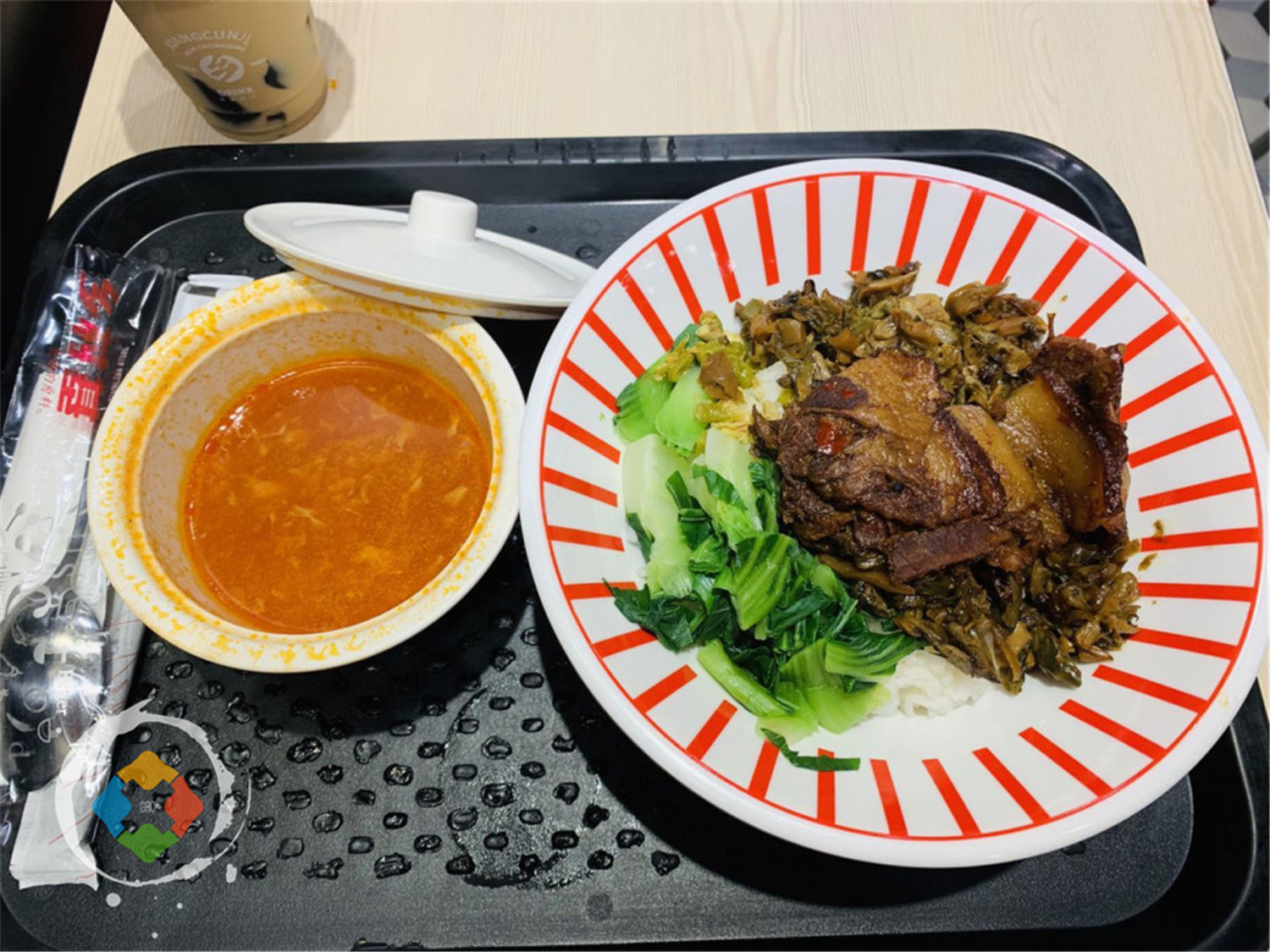 重庆乡村基新品，为本地人定制的烧白与回锅肉，性价比有多高？﻿