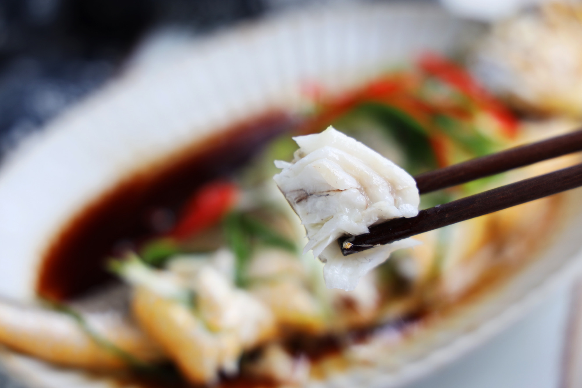 最近迷上了吃鱼，肉多刺少超鲜嫩，不管清蒸红烧，每顿一条不够吃