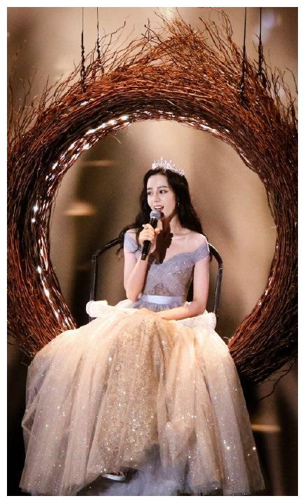 邱淑贞女儿扮九尾狐装扮超惊艳｜迪丽热巴高空鸟巢演唱｜胭脂新戏