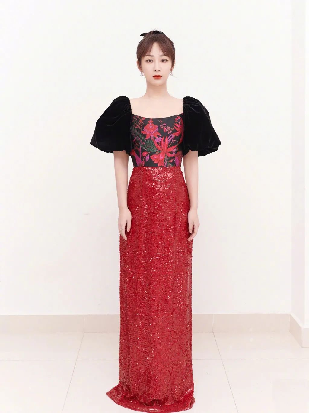 星光大赏杨紫穿得像老艺术家，这锅不应该只让造型团队背