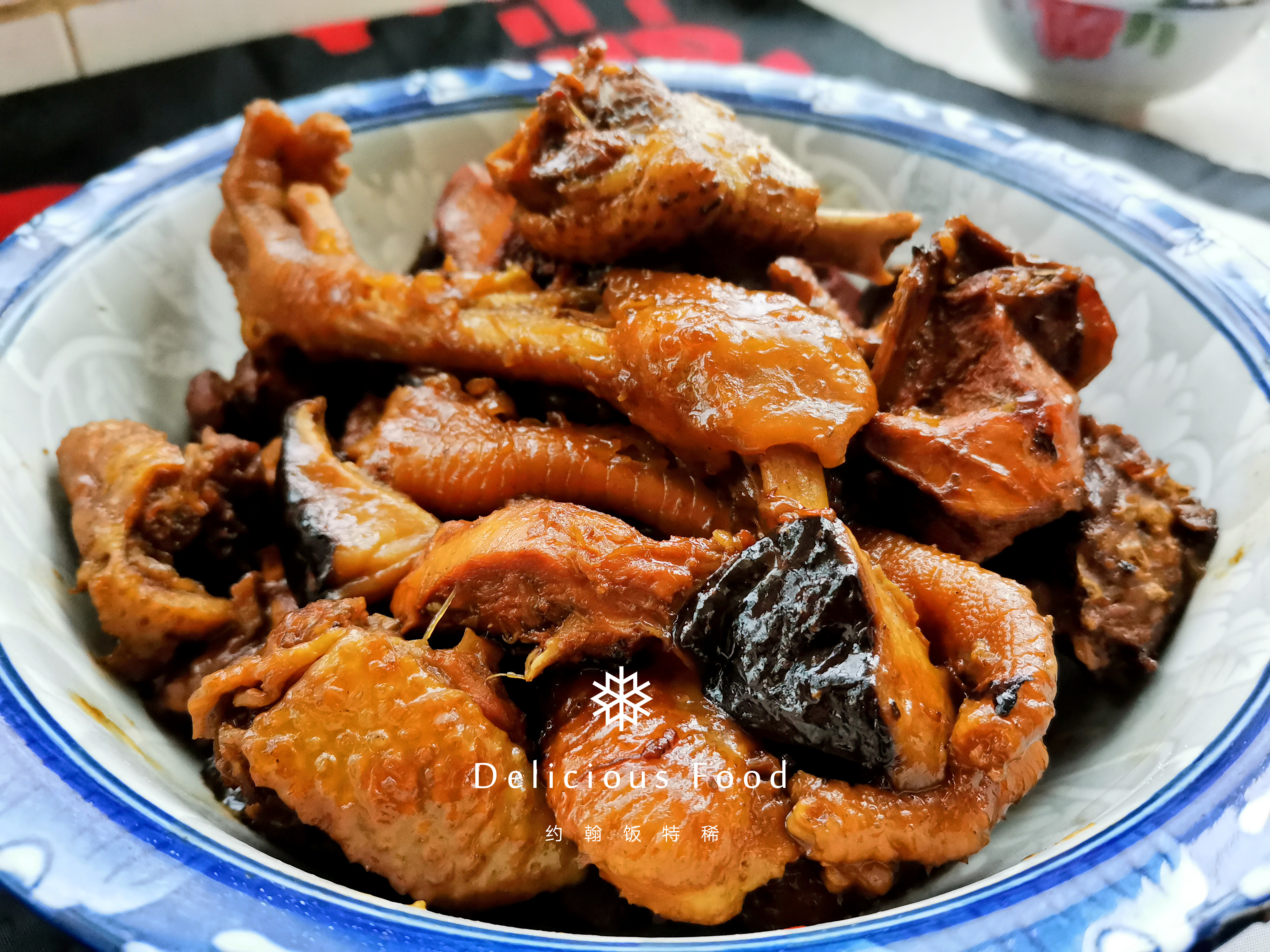 東北名菜小雞燉蘑菇，原來(lái)好吃是有道理的，雞肉不腥不柴味更香