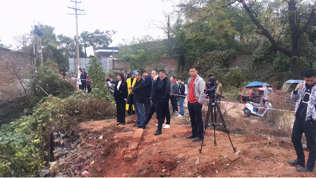 湘潭市优居中心指导岳塘区下摄司大桥匝道项目腾地工作